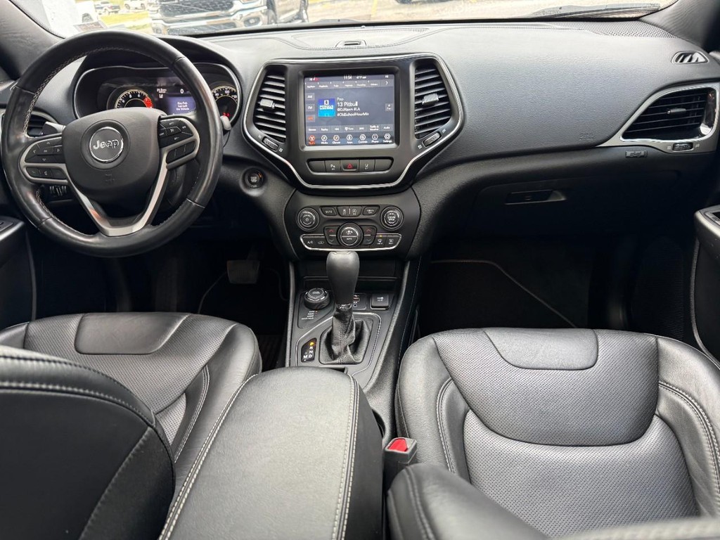 Jeep Cherokee Vehicle Full-screen Gallery Image 11