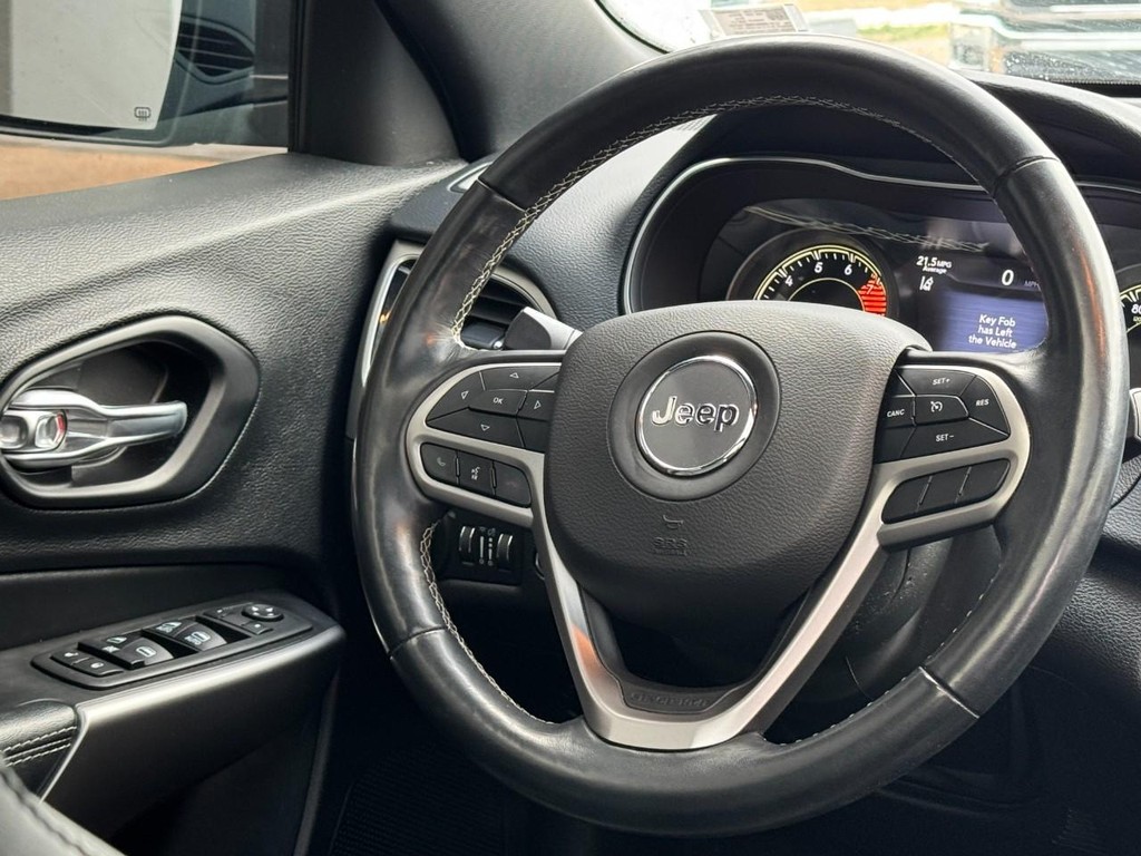 Jeep Cherokee Vehicle Full-screen Gallery Image 12