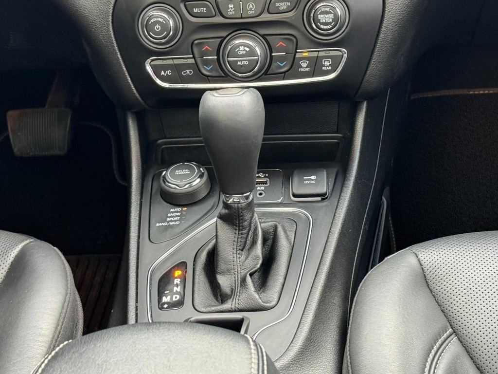 Jeep Cherokee Vehicle Full-screen Gallery Image 14