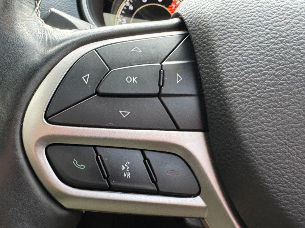 Jeep Cherokee Vehicle Full-screen Gallery Image 15