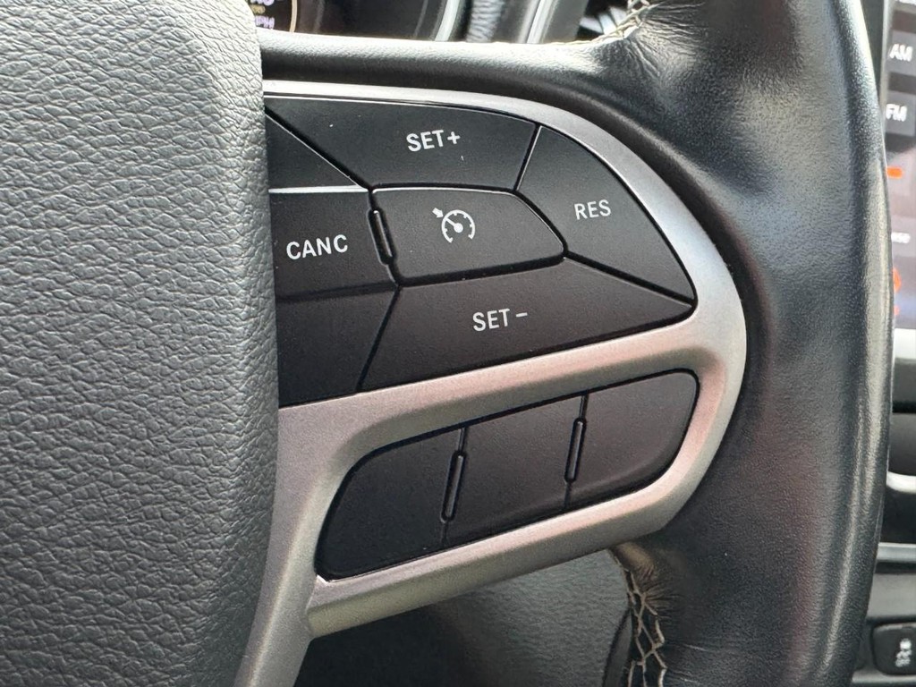 Jeep Cherokee Vehicle Full-screen Gallery Image 16