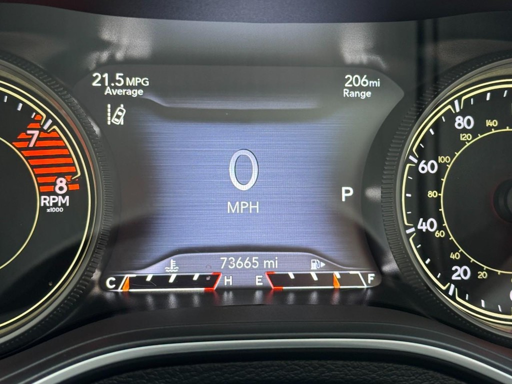 Jeep Cherokee Vehicle Full-screen Gallery Image 17