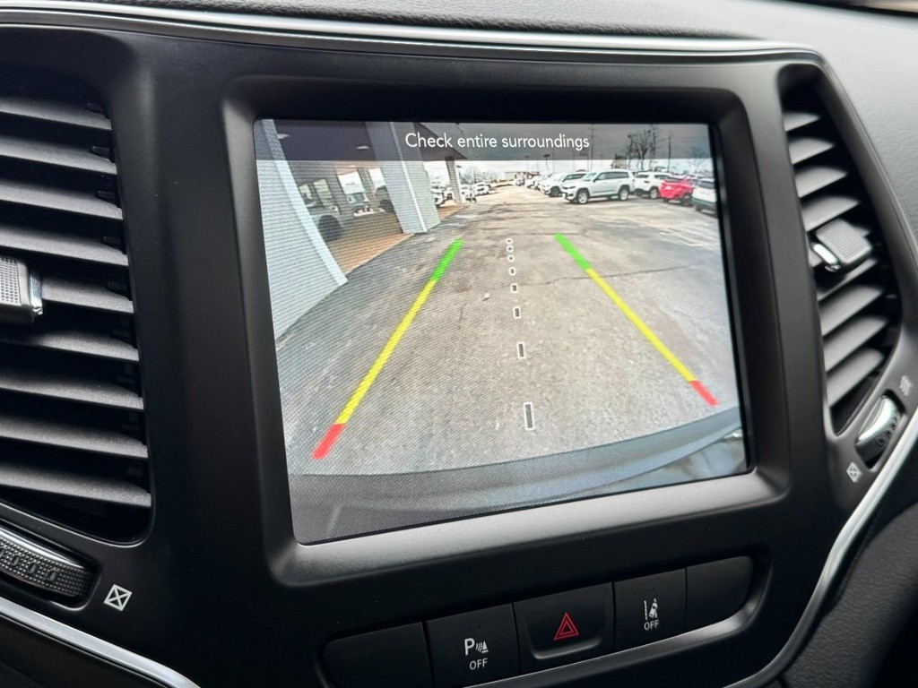 Jeep Cherokee Vehicle Full-screen Gallery Image 20