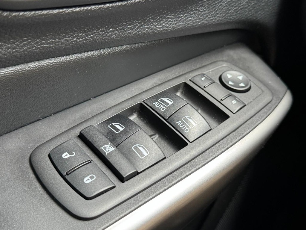 Jeep Cherokee Vehicle Full-screen Gallery Image 21