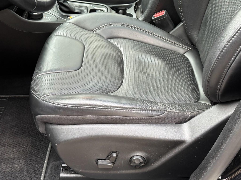 Jeep Cherokee Vehicle Full-screen Gallery Image 22