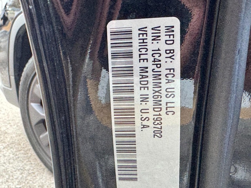 Jeep Cherokee Vehicle Full-screen Gallery Image 23