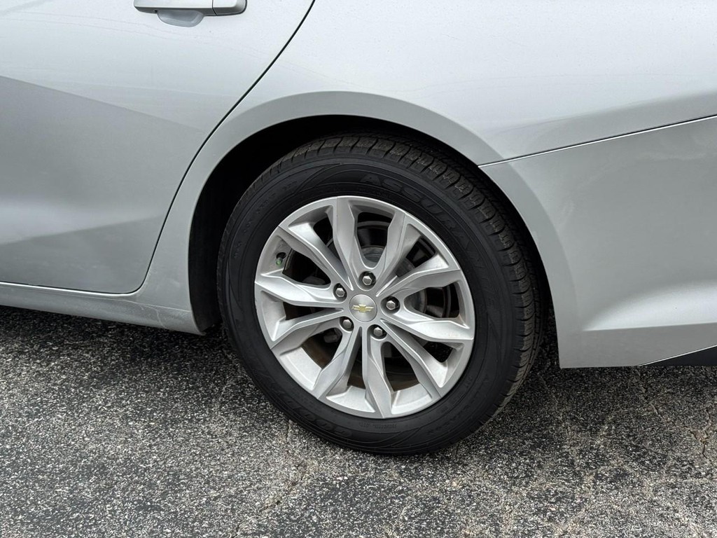 Chevrolet Malibu Vehicle Full-screen Gallery Image 05