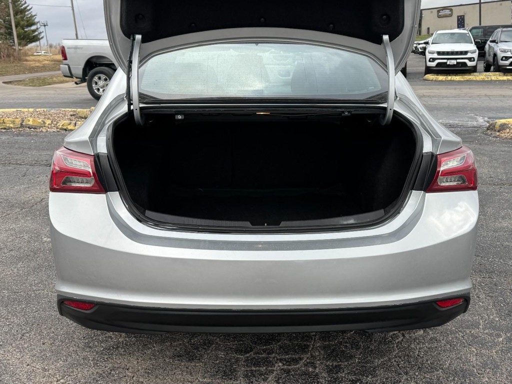 Chevrolet Malibu Vehicle Full-screen Gallery Image 09