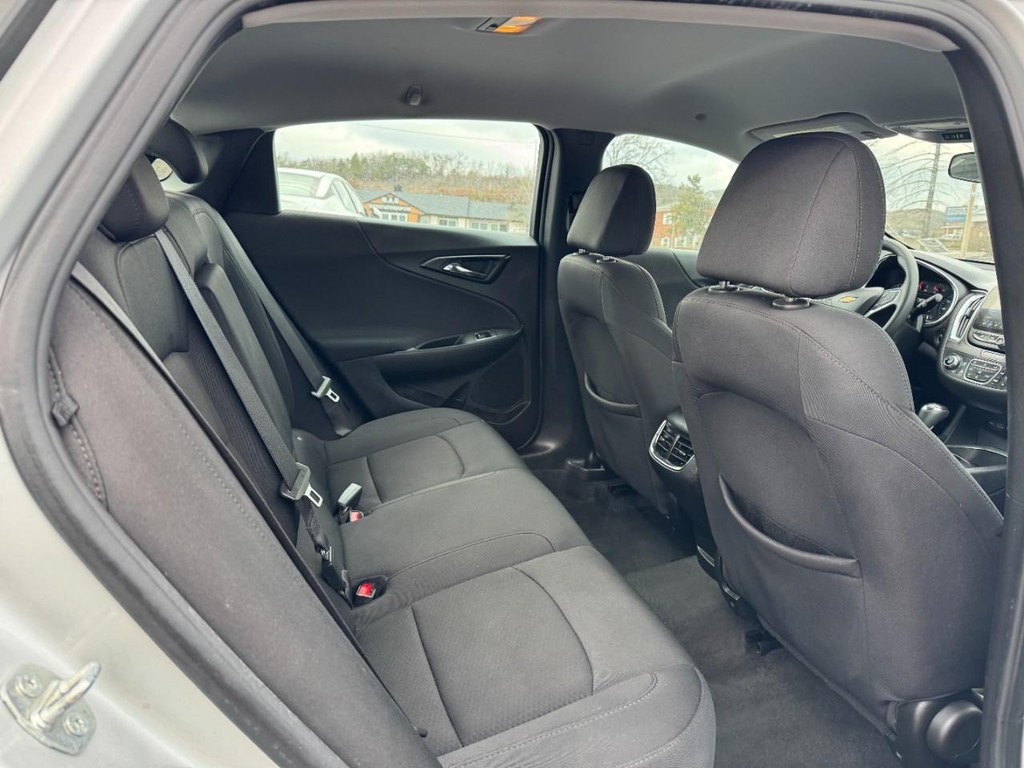 Chevrolet Malibu Vehicle Full-screen Gallery Image 10