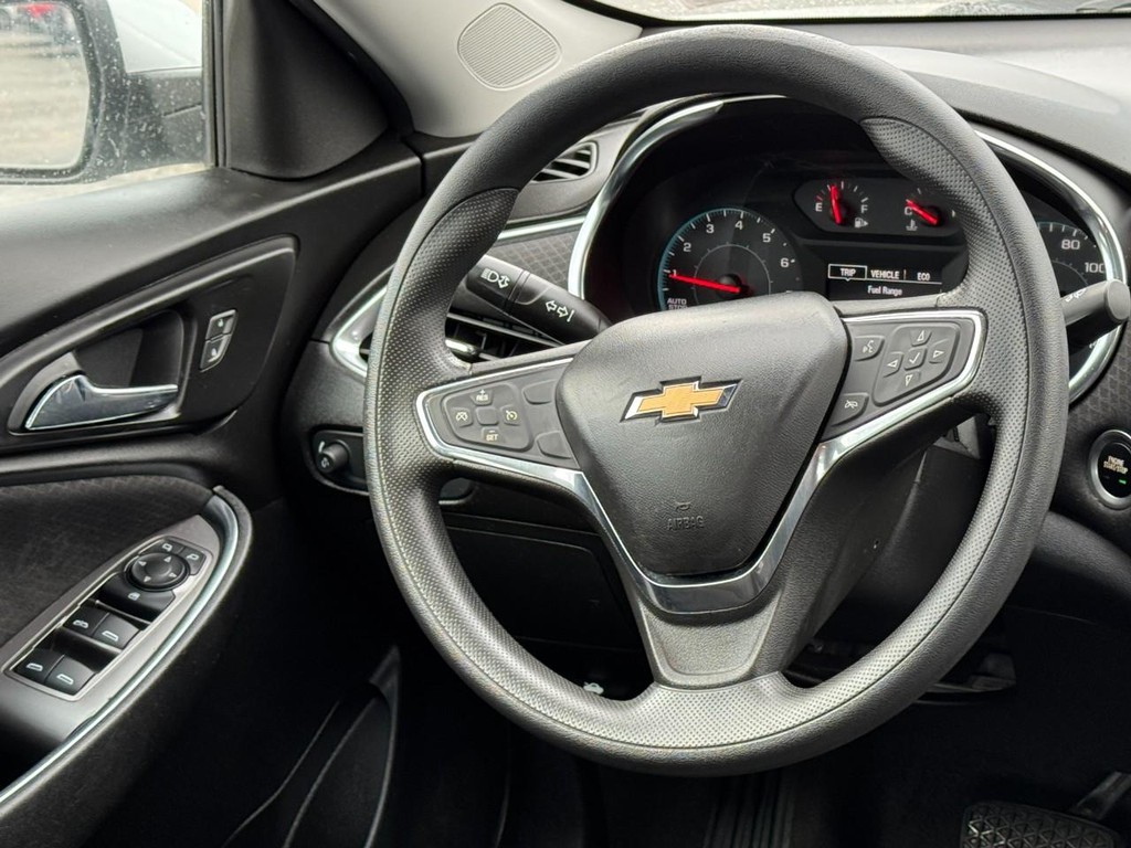 Chevrolet Malibu Vehicle Full-screen Gallery Image 12