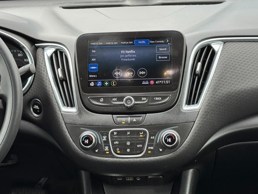 Chevrolet Malibu Vehicle Full-screen Gallery Image 13