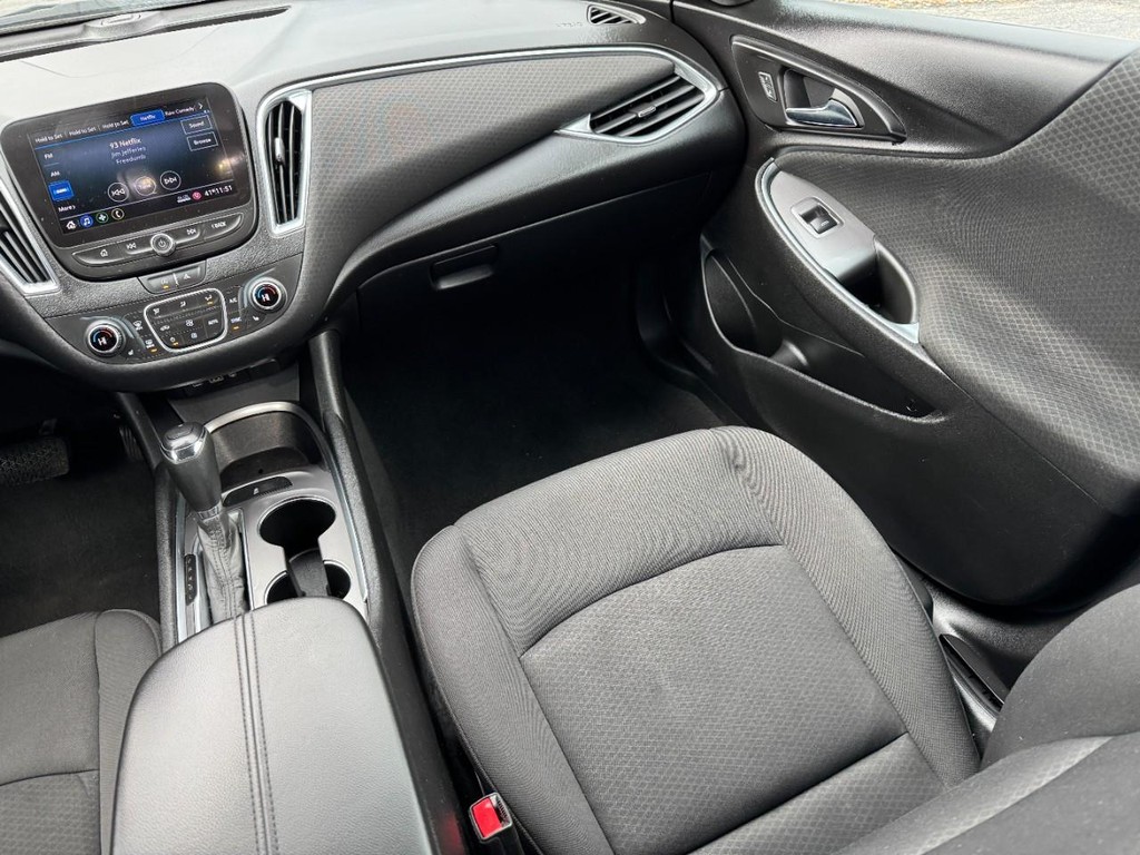 Chevrolet Malibu Vehicle Full-screen Gallery Image 15