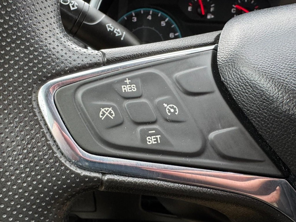 Chevrolet Malibu Vehicle Full-screen Gallery Image 16