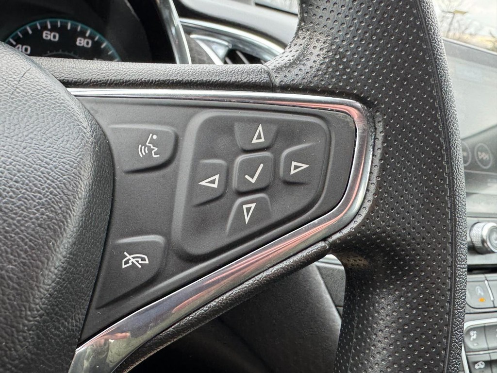 Chevrolet Malibu Vehicle Full-screen Gallery Image 17