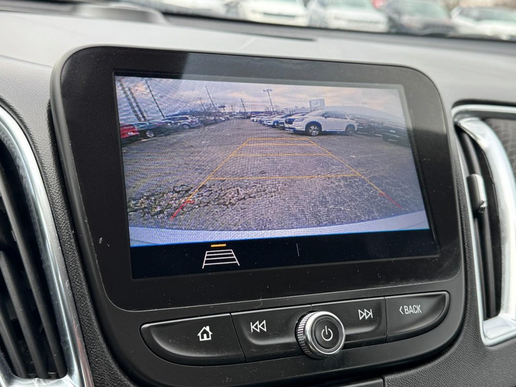 Chevrolet Malibu Vehicle Full-screen Gallery Image 21