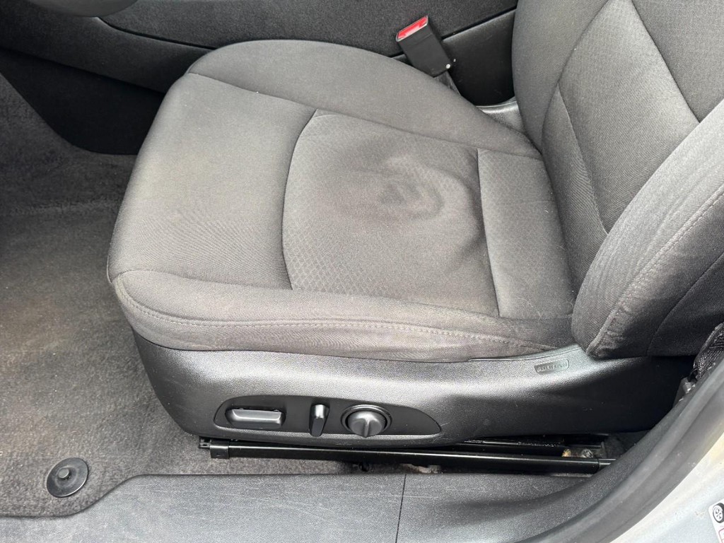 Chevrolet Malibu Vehicle Full-screen Gallery Image 23