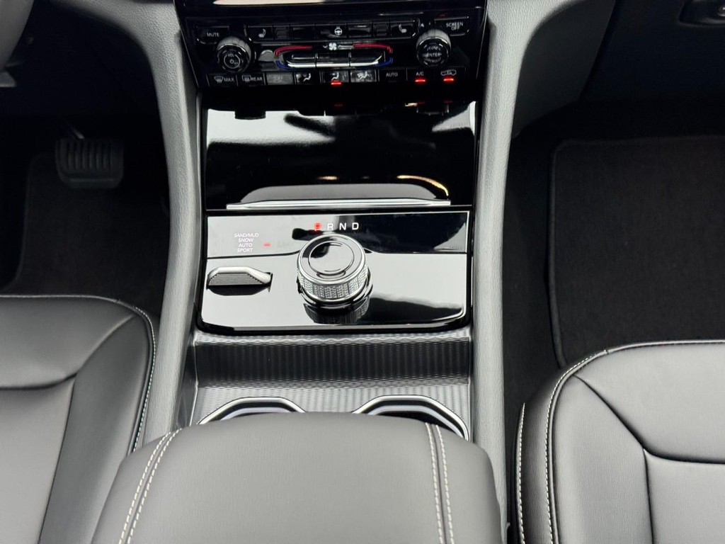 Jeep Grand Cherokee Vehicle Full-screen Gallery Image 09