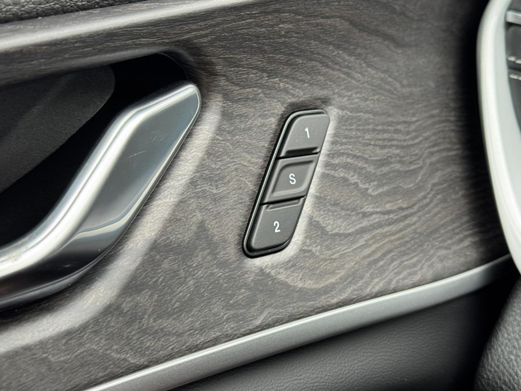 Jeep Grand Cherokee Vehicle Full-screen Gallery Image 10