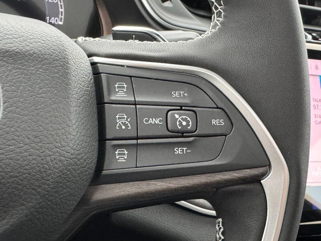 Jeep Grand Cherokee Vehicle Full-screen Gallery Image 12