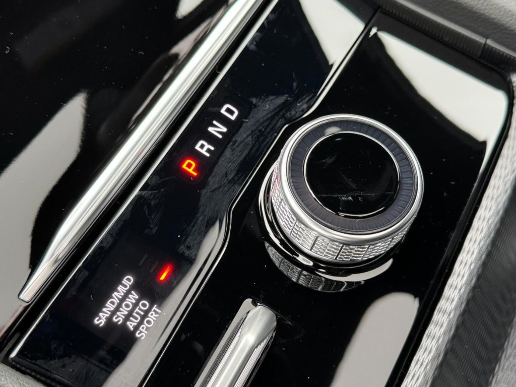 Jeep Grand Cherokee Vehicle Full-screen Gallery Image 13