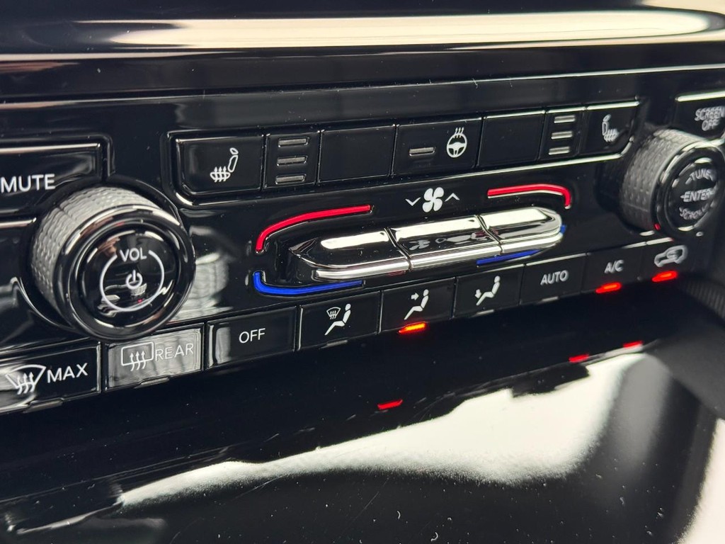 Jeep Grand Cherokee Vehicle Full-screen Gallery Image 14