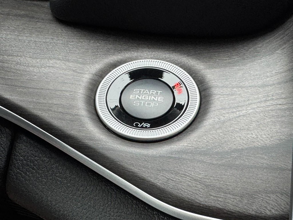 Jeep Grand Cherokee Vehicle Full-screen Gallery Image 15