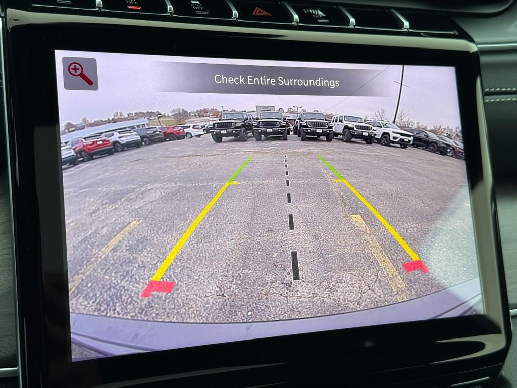 Jeep Grand Cherokee Vehicle Full-screen Gallery Image 17