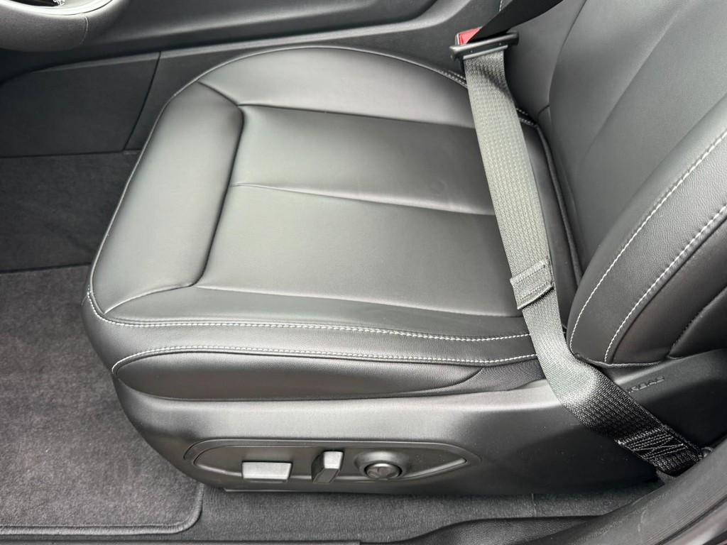 Jeep Grand Cherokee Vehicle Full-screen Gallery Image 18