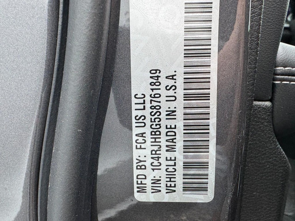 Jeep Grand Cherokee Vehicle Full-screen Gallery Image 19