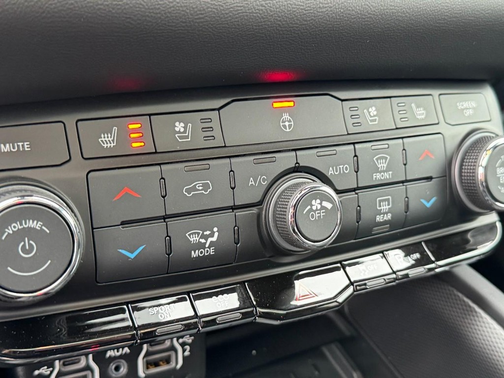 Dodge Durango Vehicle Full-screen Gallery Image 14