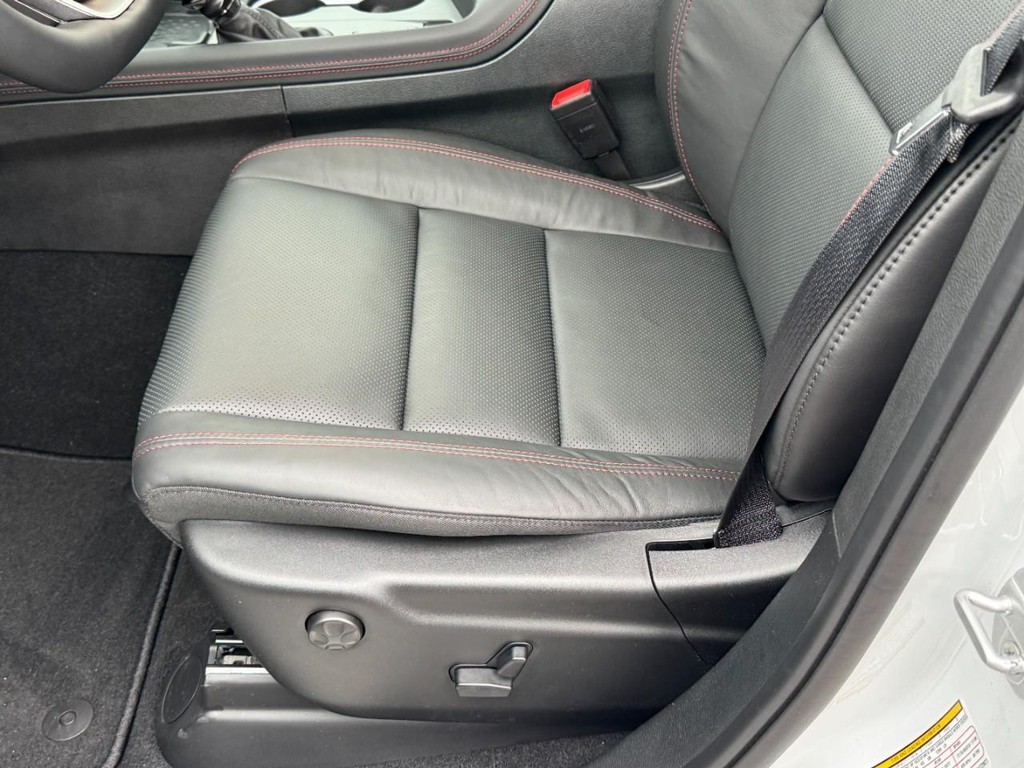 Dodge Durango Vehicle Full-screen Gallery Image 17