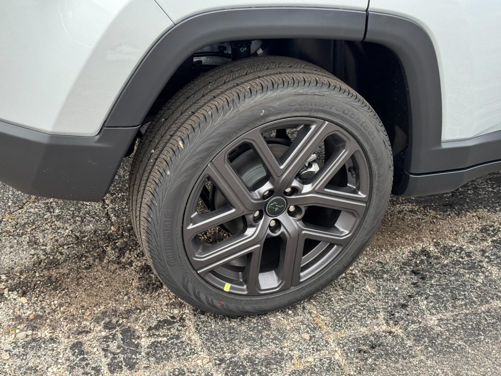 Jeep Compass Vehicle Full-screen Gallery Image 04