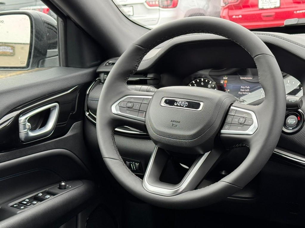 Jeep Compass Vehicle Full-screen Gallery Image 07