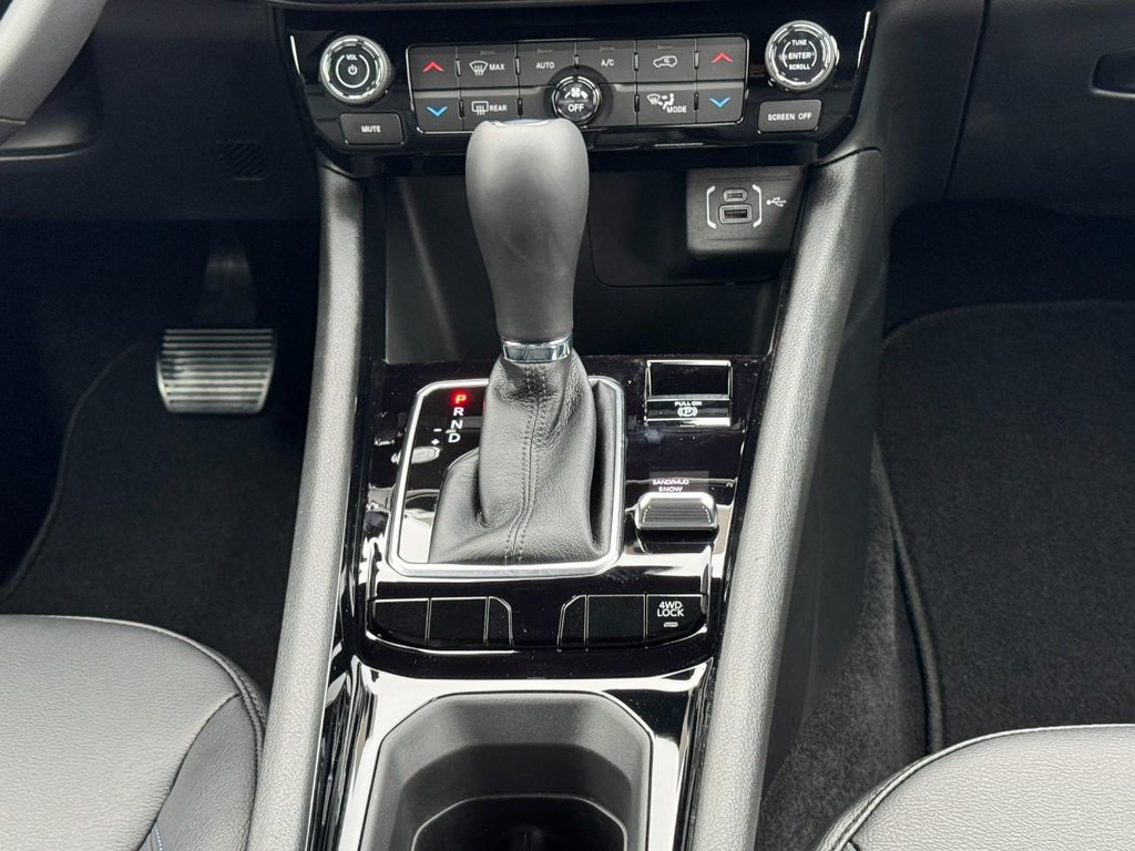 Jeep Compass Vehicle Full-screen Gallery Image 09