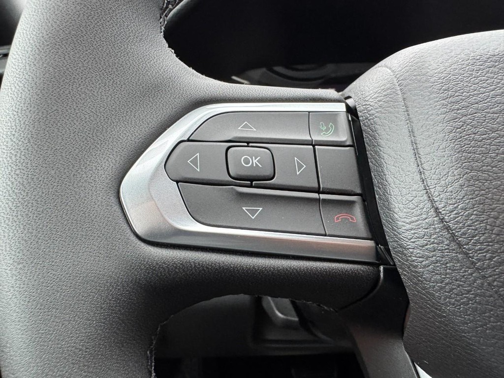 Jeep Compass Vehicle Full-screen Gallery Image 10