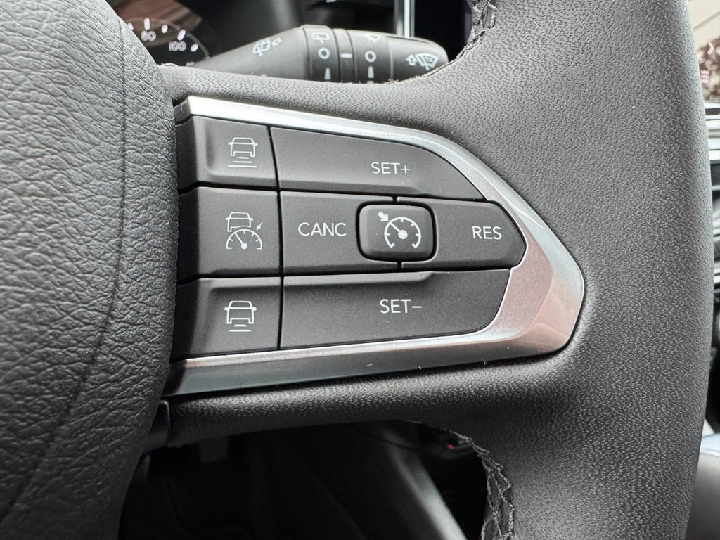 Jeep Compass Vehicle Full-screen Gallery Image 11