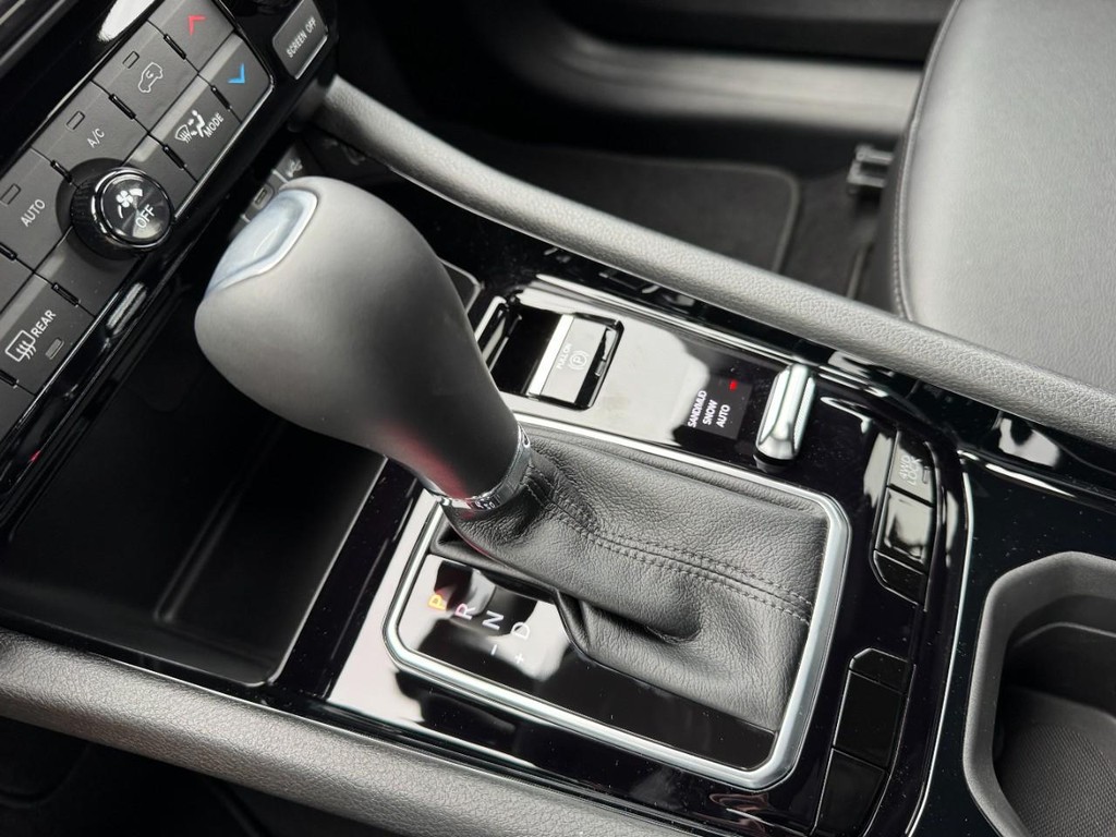 Jeep Compass Vehicle Full-screen Gallery Image 12