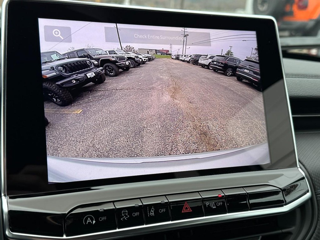 Jeep Compass Vehicle Full-screen Gallery Image 14