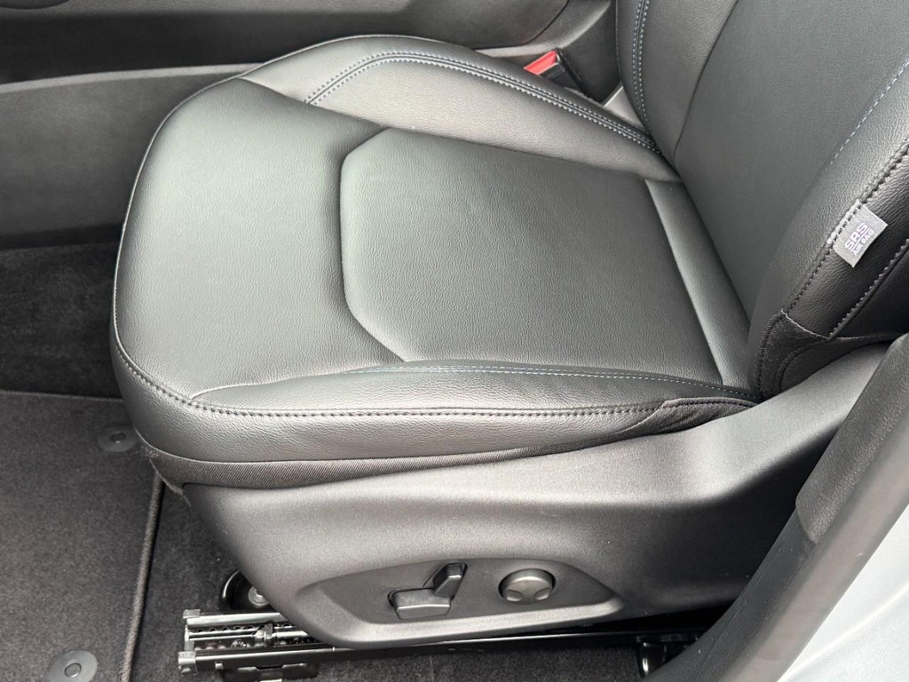 Jeep Compass Vehicle Full-screen Gallery Image 15