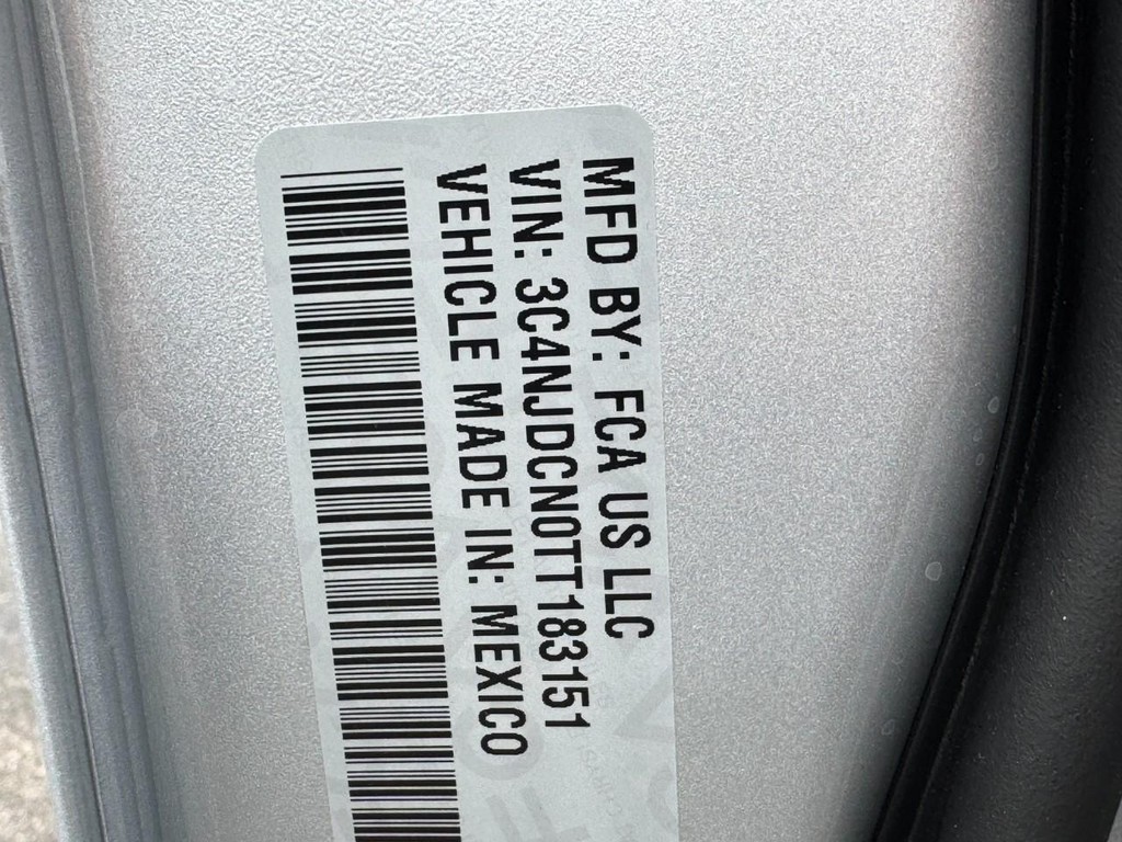 Jeep Compass Vehicle Full-screen Gallery Image 16