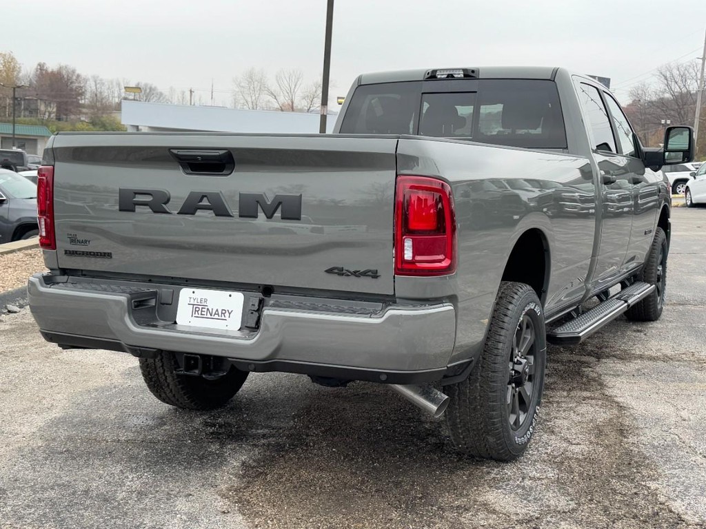 Ram 3500 Vehicle Full-screen Gallery Image 03