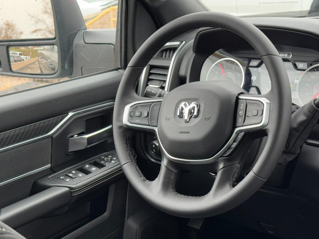 Ram 3500 Vehicle Full-screen Gallery Image 07