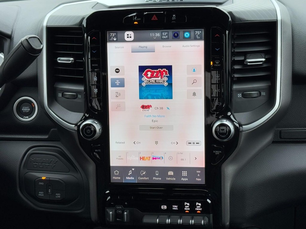 Ram 3500 Vehicle Full-screen Gallery Image 08