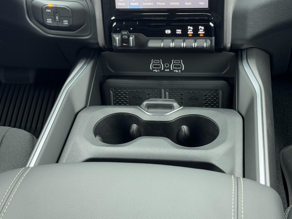 Ram 3500 Vehicle Full-screen Gallery Image 09