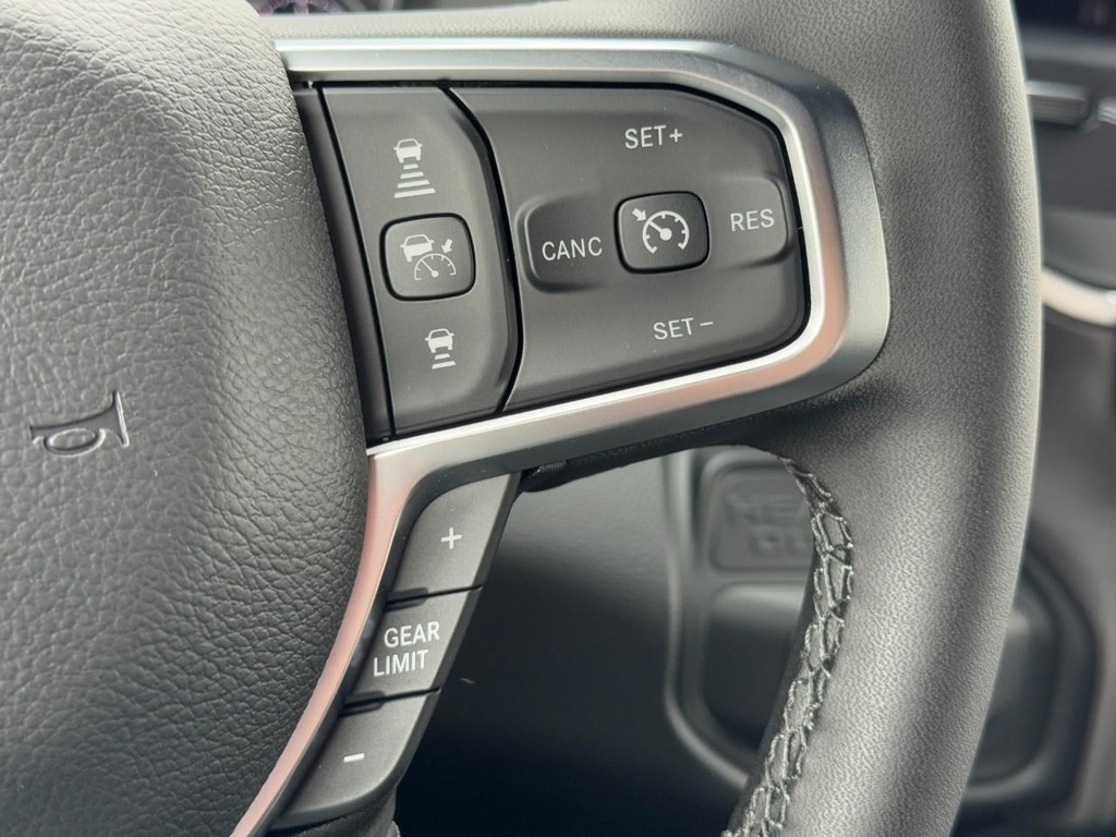 Ram 3500 Vehicle Full-screen Gallery Image 11