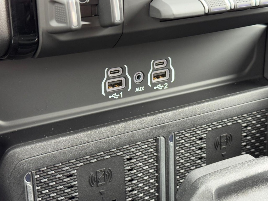 Ram 3500 Vehicle Full-screen Gallery Image 13