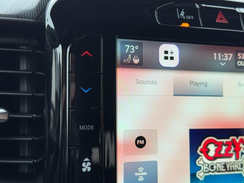 Ram 3500 Vehicle Full-screen Gallery Image 14