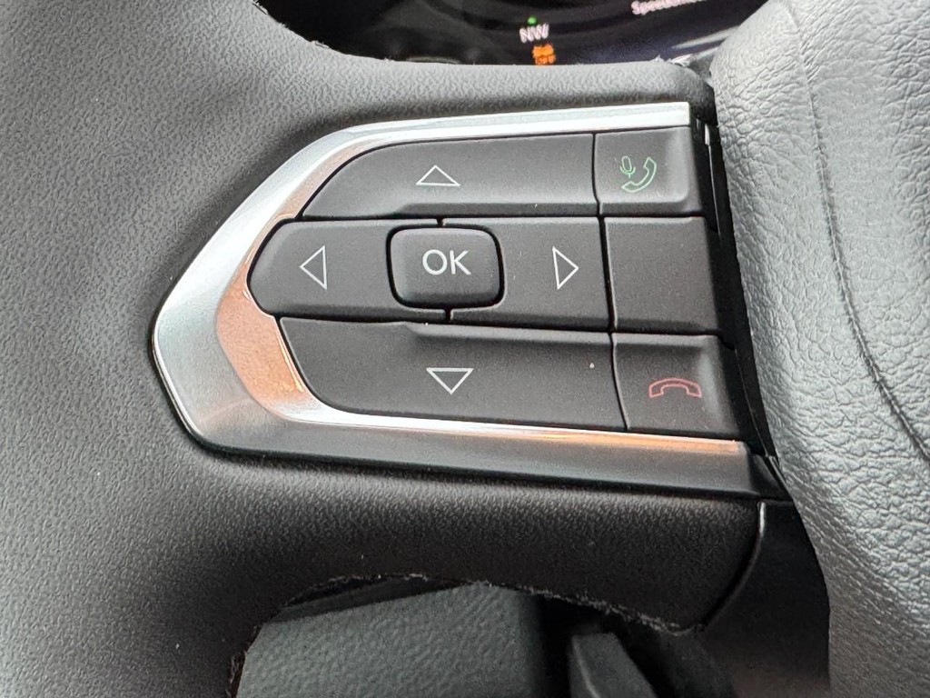 Jeep Compass Vehicle Full-screen Gallery Image 10