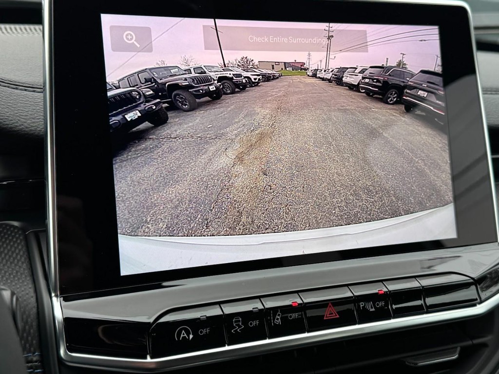 Jeep Compass Vehicle Full-screen Gallery Image 14