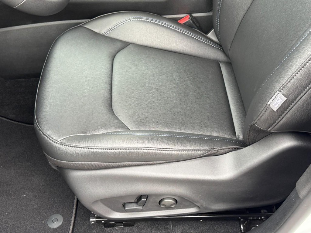 Jeep Compass Vehicle Full-screen Gallery Image 15